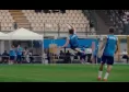 Rovesciata di McTominay su assist di Neres, gol pazzesco in allenamento | VIDEO