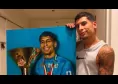 Un'opera d'arte per Mathias Olivera: in regalo il quadro del quarto scudetto | VIDEO