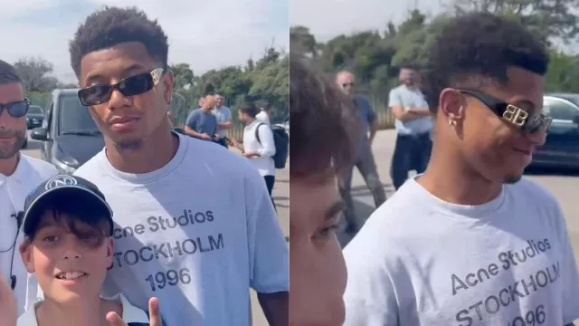 David Neres con i tifosi del Napoli