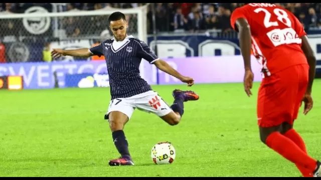 Adam Ounas &egrave; un calciatore francese di origini algerine, centrocampista o ala del Bordeaux