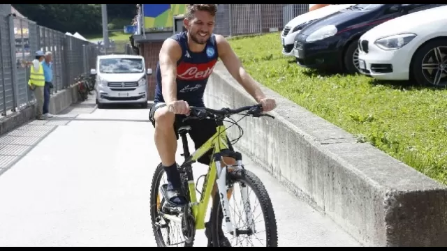 Dries Mertens in bicicletta per Dimaro