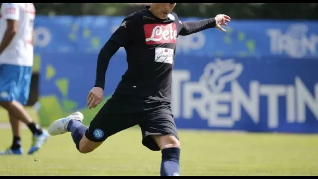 Jos&egrave; Callejon mentre si allena a Dimaro