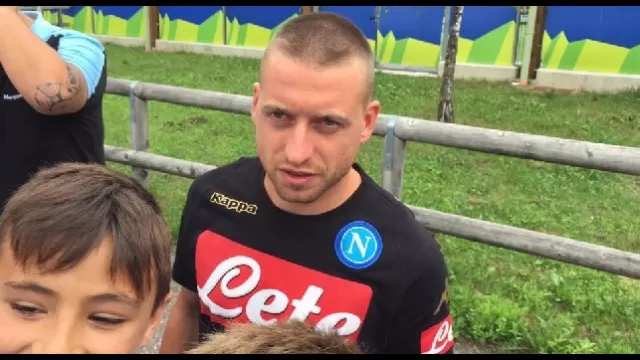 Dimaro, autografi e selfie con i tifosi: "Giack, resti a Napoli?", immediata la risposta dell'azzurro [VIDEO]