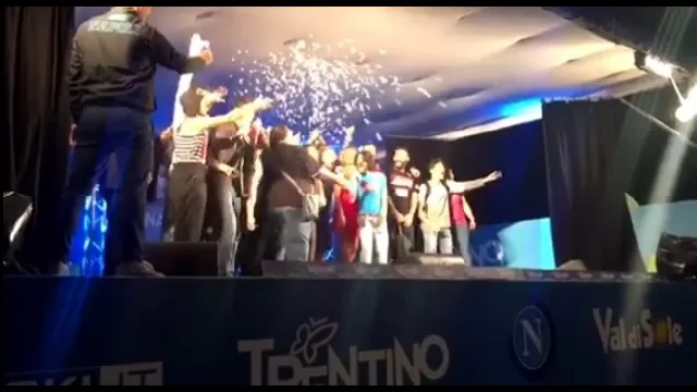 Mertens, Tonelli e Maggio sul palco con 'Made in Sud': l'urlo The Champions incanta Dimaro [VIDEO]