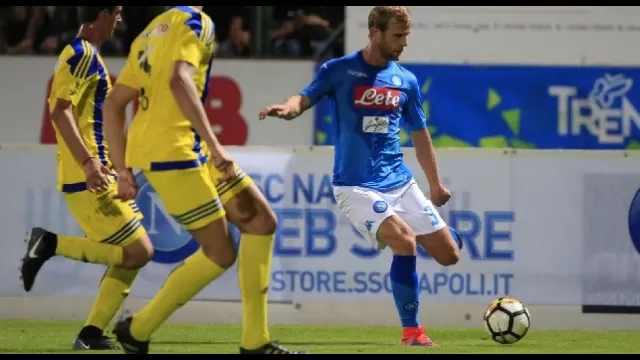 Strinic vicino al Galatasaray