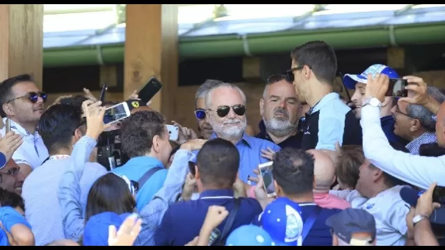 Aurelio De Laurentiis, bagno di folla a Dimaro