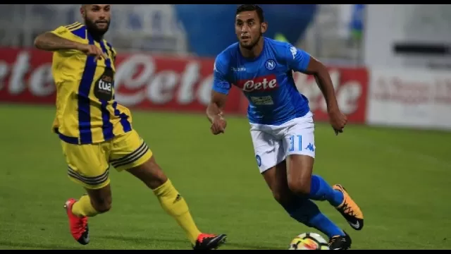 Faouzi Ghoulam &egrave; un calciatore francese naturalizzato algerino, difensore del Napoli e della Nazionale algerina