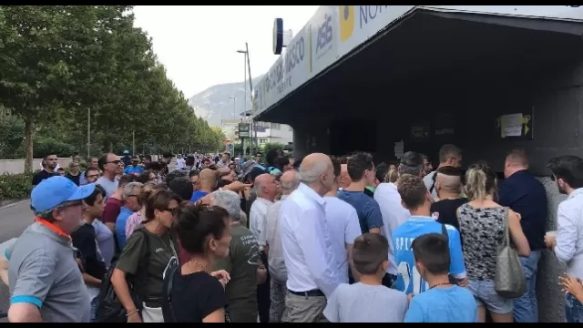 Ressa dei tifosi per gli ultimi biglietti di Napoli-Chievo