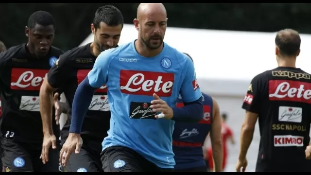 Dimaro, presentazione squadra: Reina balla sul palco, Mertens lo invita a prendere il microfono [VIDEO]