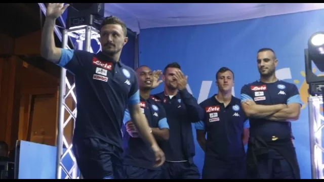 Dimaro, alla presentazione anche i due nuovi acquisti: Mario Rui scherza, Ounas timido [VIDEO]