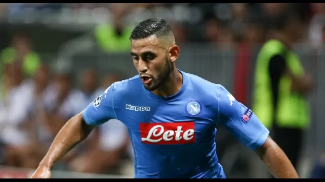 Faouzi Ghoulam &egrave; un calciatore francese naturalizzato algerino, difensore del Napoli e della Nazionale algerina