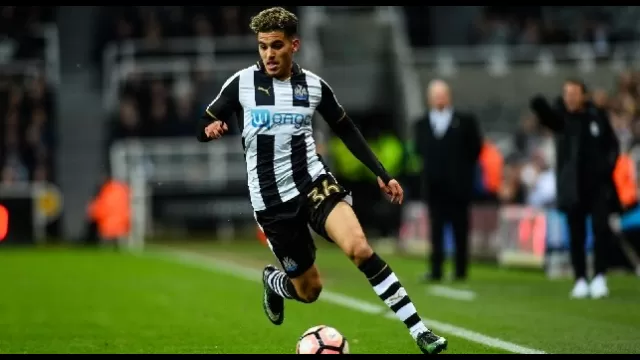Ben El Mhanni con la maglia del Newcastle