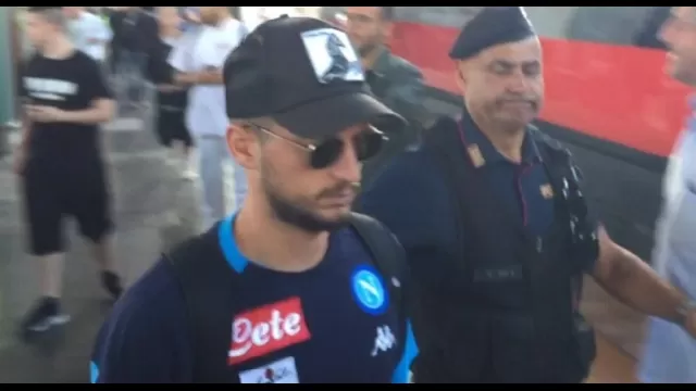 Tifosi alla stazione centrale aspettano il Napoli