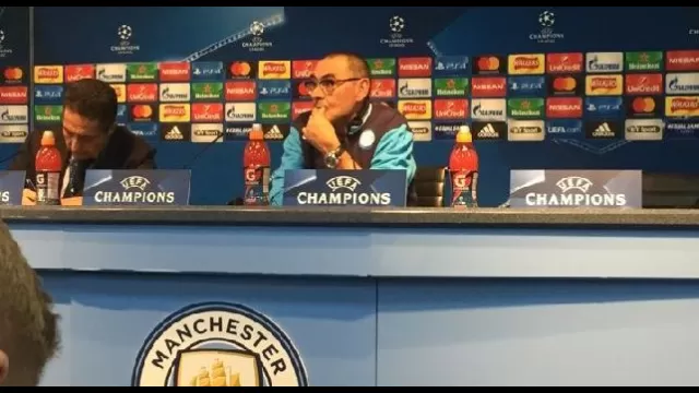 Maurizio Sarri in conferenza stampa dall'Etihad