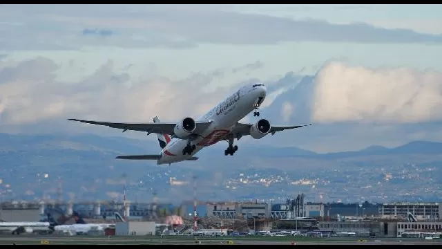 Tifosi ubriachi, l'aereo non parte