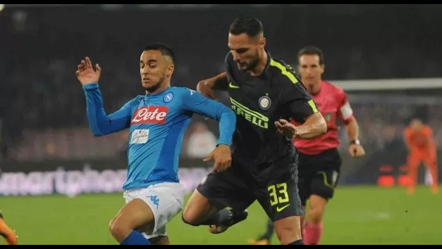 Adam Ounas, calciatore francese di origini algerine e ala del Napoli