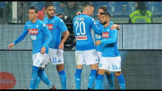 Il Napoli festeggia il gol contro il Genoa