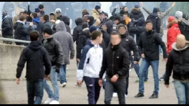 Scontri tra tifosi del Verona e del Napoli