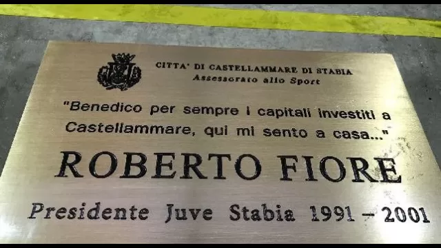 Targa per Roberto Fiore al Menti di Castellammare