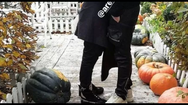 Milik con la fidanzata ad Halloween