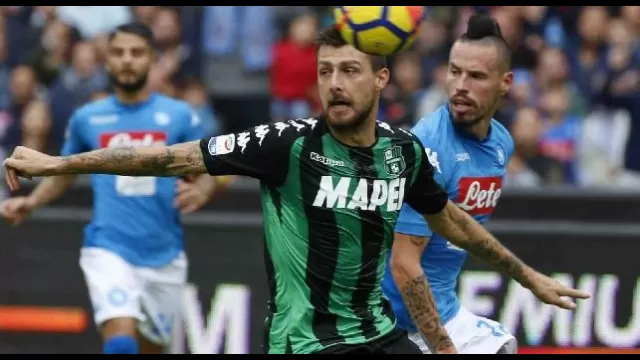 Hamsik lotta con Acerbi