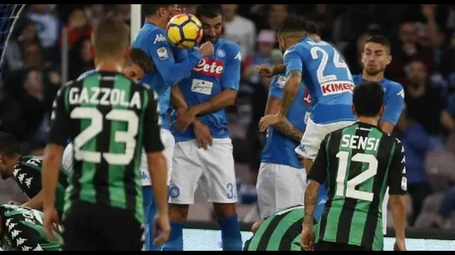La barriera salta su calcio di punizione del Sassuolo