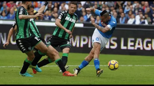 Hamsik calcia contro il Sassuolo