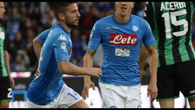 Mertens festeggia il gol al Sassuolo