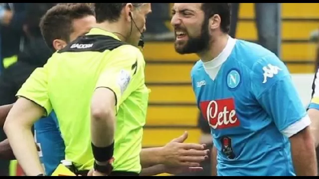 Higuain festeggia dopo il gol