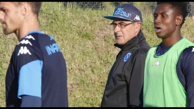 Sarri dirige l'allenamento a Castel Volturno