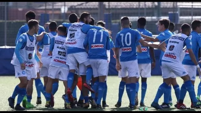 Il Napoli Primavera esulta dopo un gol al Sassuolo