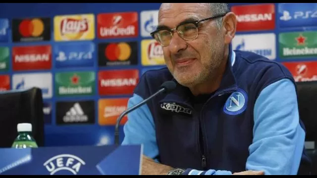 Maurizio Sarri (Napoli, 10 gennaio 1959) &egrave; un allenatore di calcio italiano, attuale tecnico del Napoli.