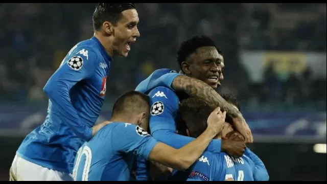 I calciatori del Napoli esultano dopo un gol