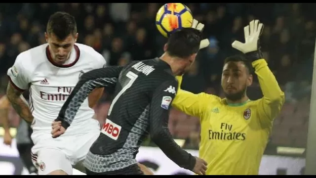 Donnarumma si oppone al colpo di testa di Callejon