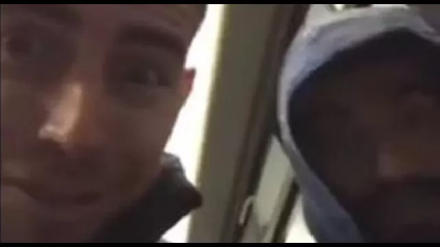 Jorginho e Albiol scherzano
