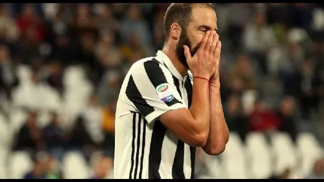 Higuain si dispera con la maglia della Juventus