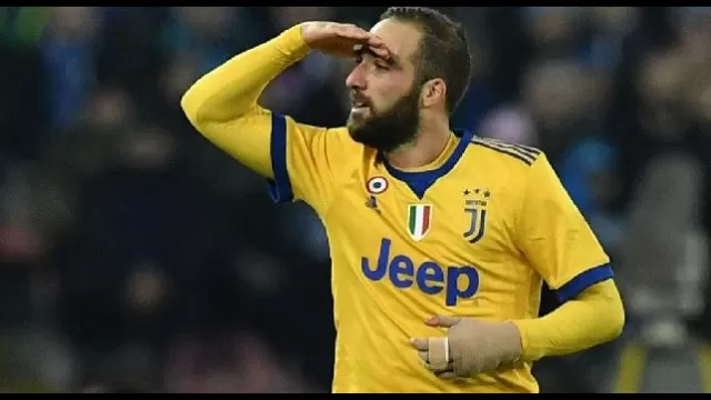 Gonzalo Higuain esulta in Napoli-Juventus 0-1