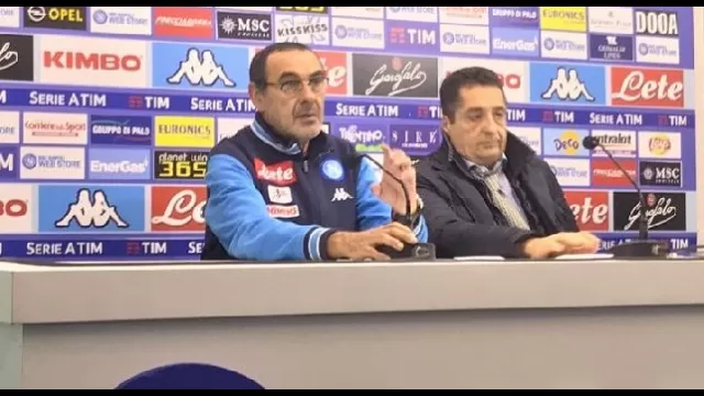 Maurizio Sarri allenatore del Napoli in conferenza stampa