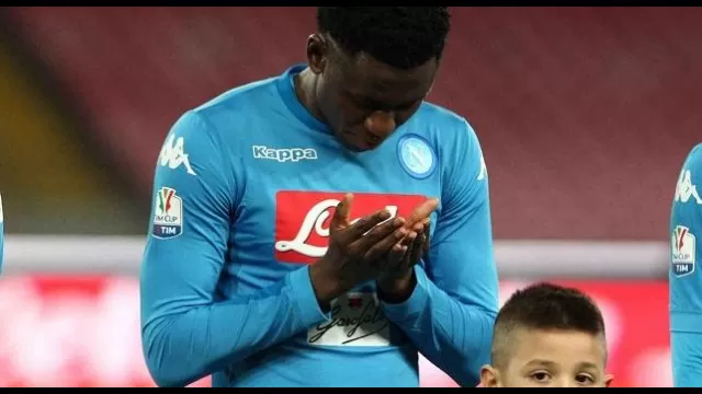Amadou Diawara &egrave; un calciatore guineano, centrocampista del Napoli