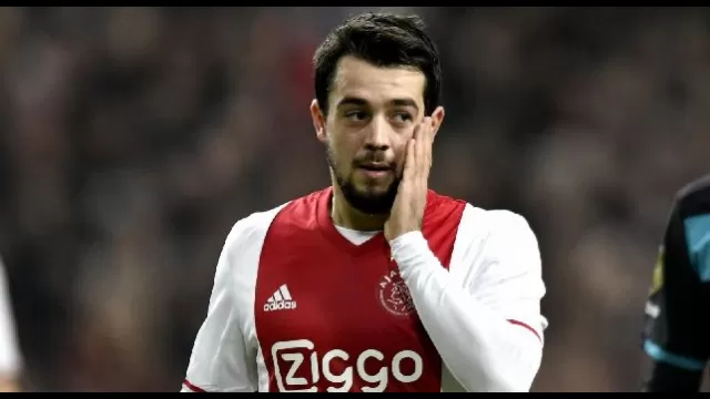 Amin Younes con la maglia dell'Ajax