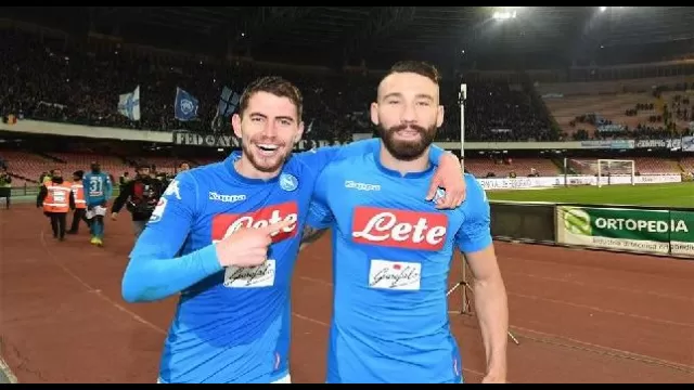 Jorginho e Tonelli esultano al San Paolo