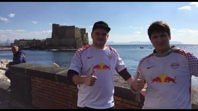 Tifosi Lipsia sul lungomare di Napoli