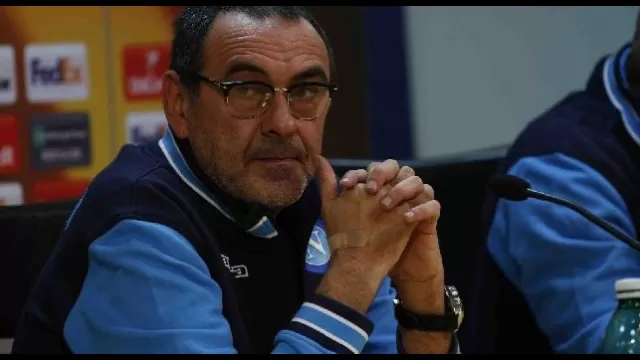 Maurizio Sarri (Napoli, 10 gennaio 1959) &egrave; un allenatore di calcio italiano, attuale tecnico del Napoli.