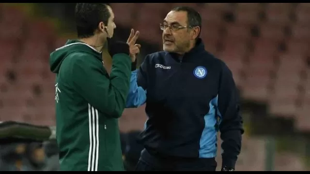 Sarri discute col quarto uomo in Europa League