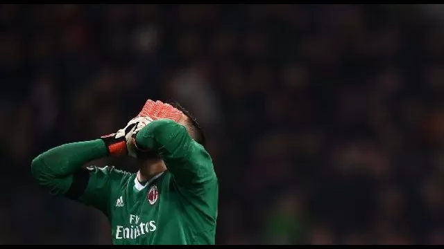 Donnarumma si dispera con la maglia del Milan