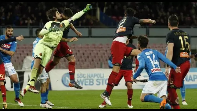 Perin con la maglia del Genoa contro il Napoli