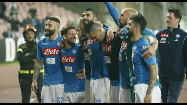 I giocatori del Napoli festeggiano dopo la vittoria contro l'Udinese