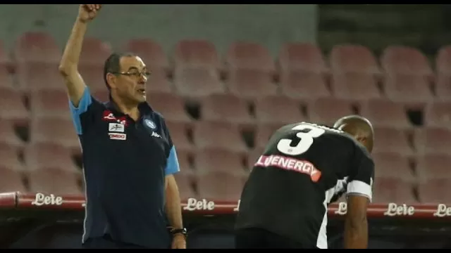 Sarri, allenatore del Napoli al San Paolo contro l'Udinese