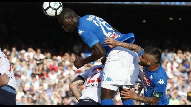 Kalidou Koulibaly in azione con la maglia del Napoli