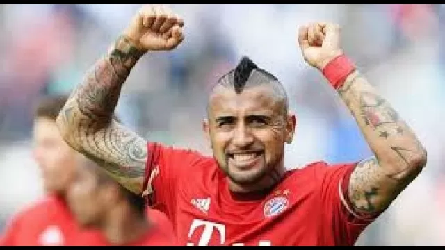 Arturo Vidal esulta dopo un gol
